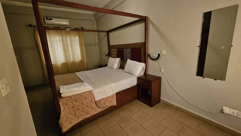 Four-Poster Room